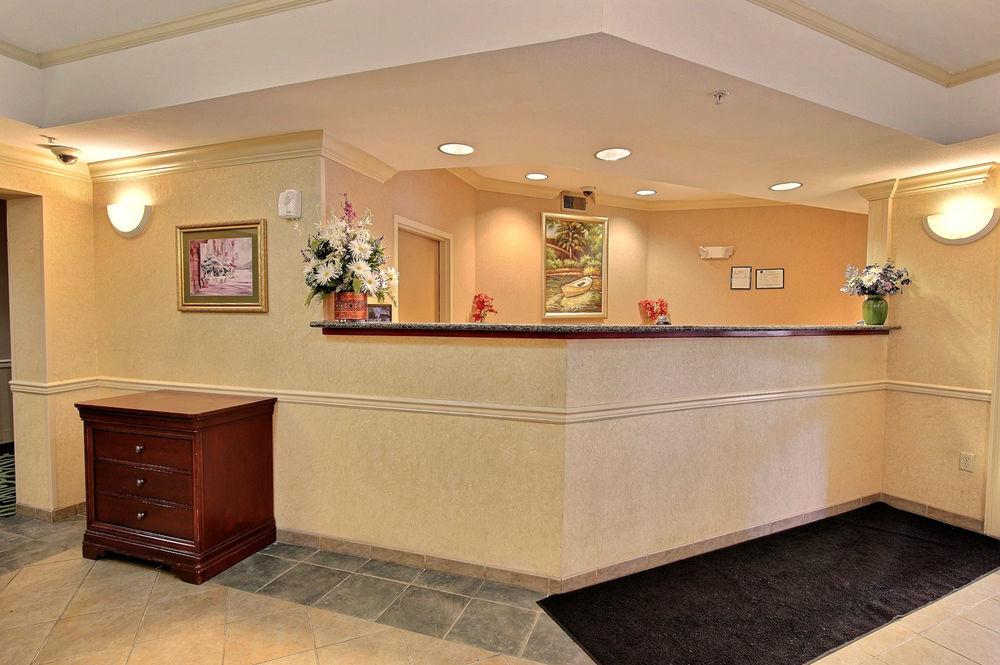 Crestwood Suites Of Newport News Buitenkant foto